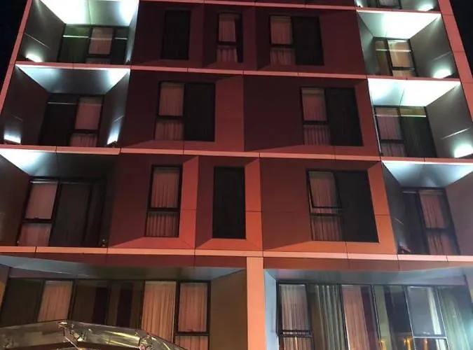 Land Park Hotel