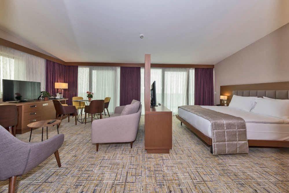 Готель Land Park 4*